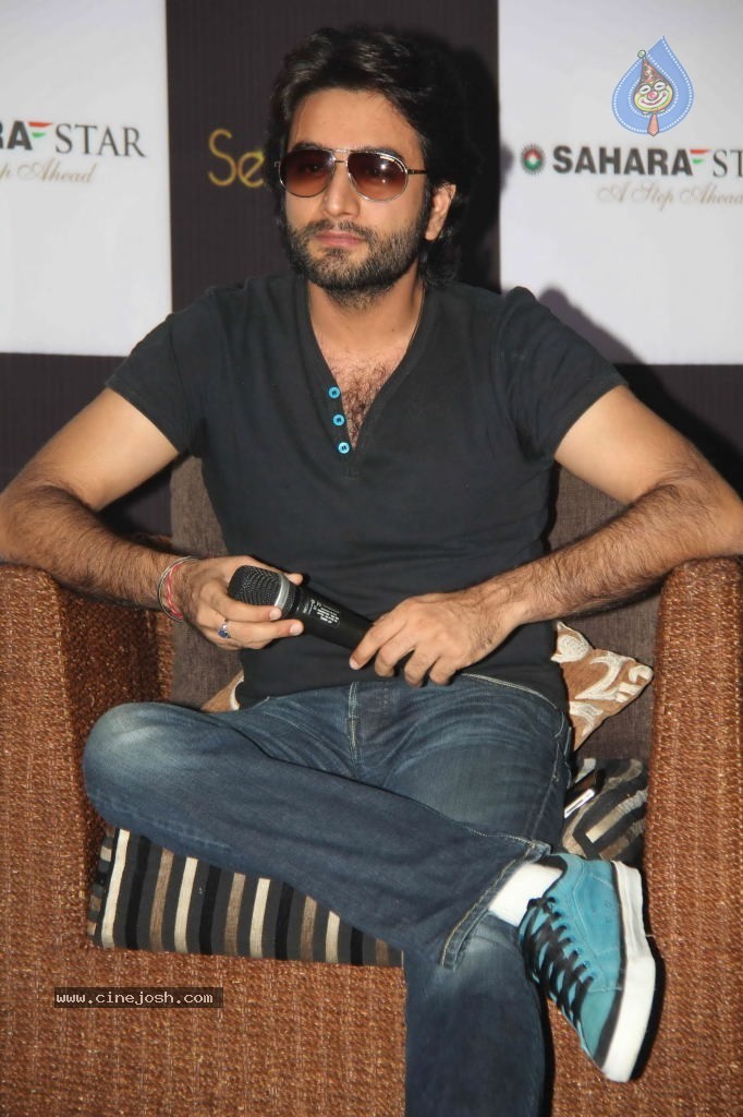 Celebs at Seduction 2012 PM - 14 / 43 photos