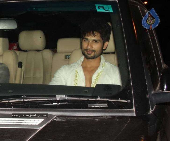 Celebs at Shahrukh Khan Holi party - 2 / 50 photos