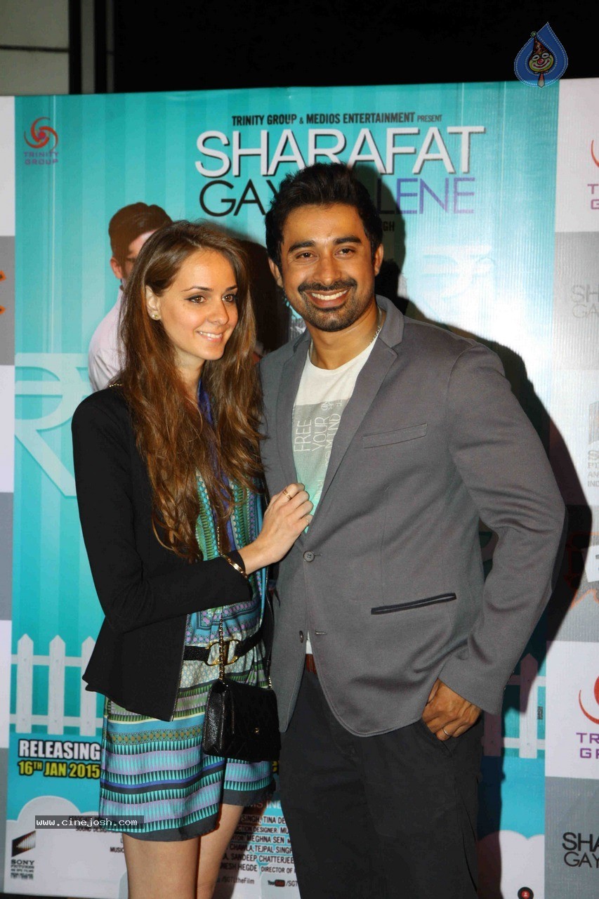 Celebs at Sharafat Gayi Tel Lene Premiere - 19 / 60 photos