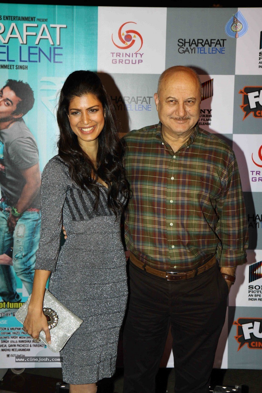 Celebs at Sharafat Gayi Tel Lene Premiere - 28 / 60 photos