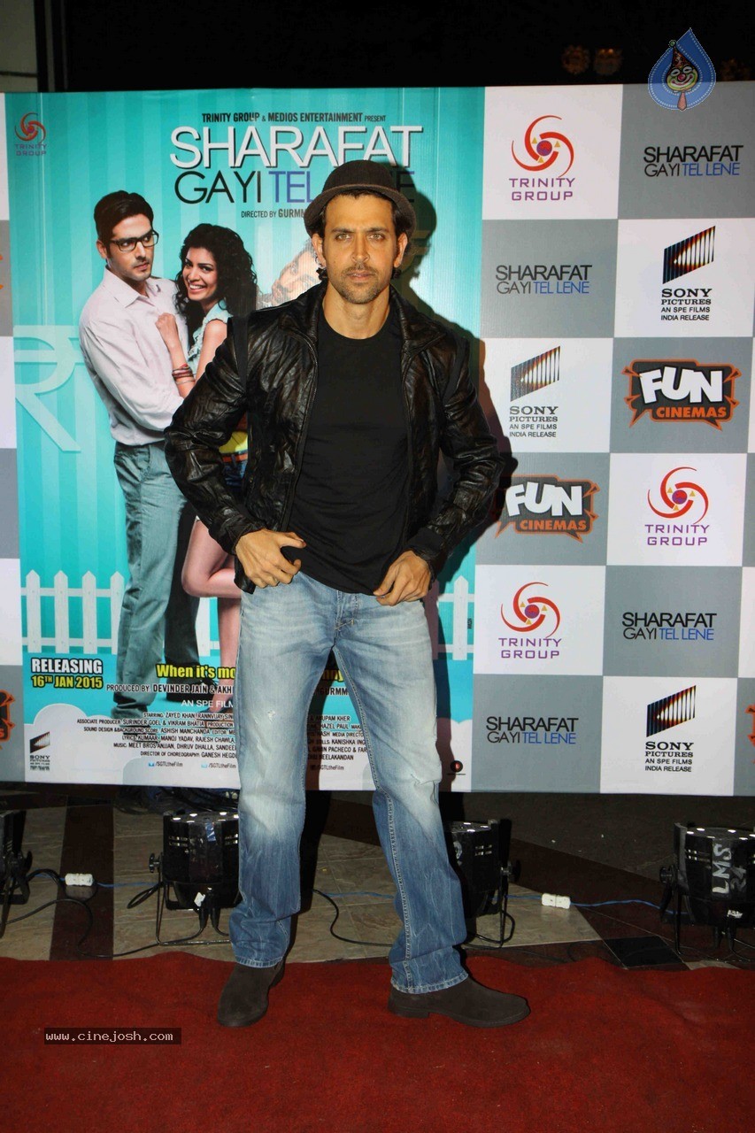 Celebs at Sharafat Gayi Tel Lene Premiere - 44 / 60 photos