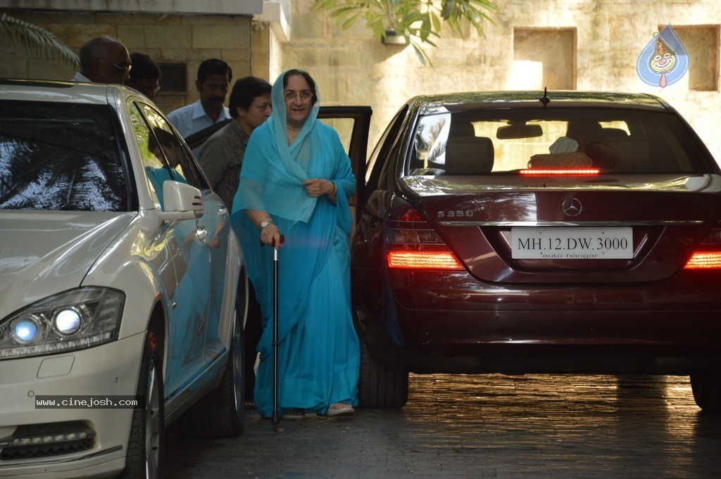 Celebs at Shashi Kapoor Christmas Party - 46 / 59 photos