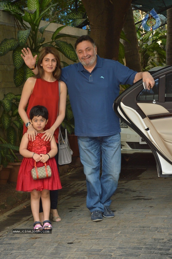 Celebs at Shashi Kapoor Christmas Party - 56 / 59 photos