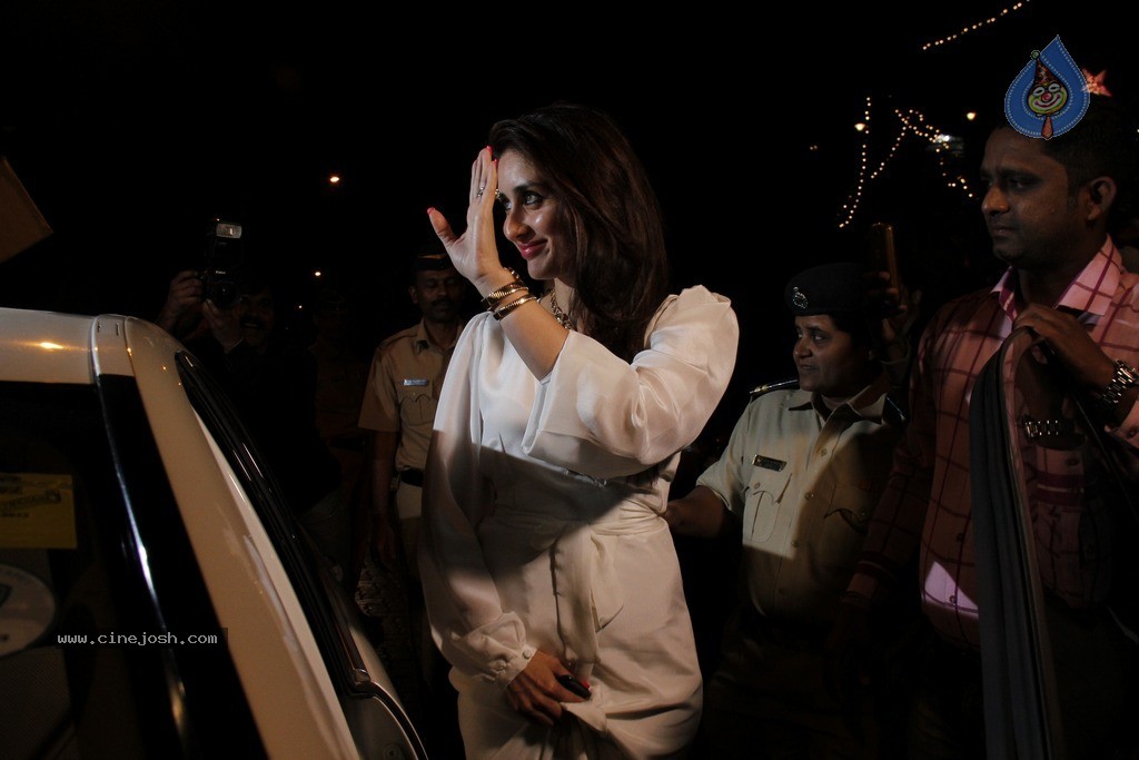 Celebs at Shashi Kapoor Christmas Party - 58 / 59 photos
