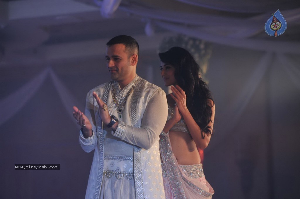 Celebs at Shehnai 2013 Show - 49 / 81 photos