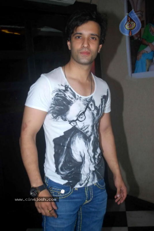 Celebs at Siddharth Malhotra Birthday Party - 7 / 39 photos