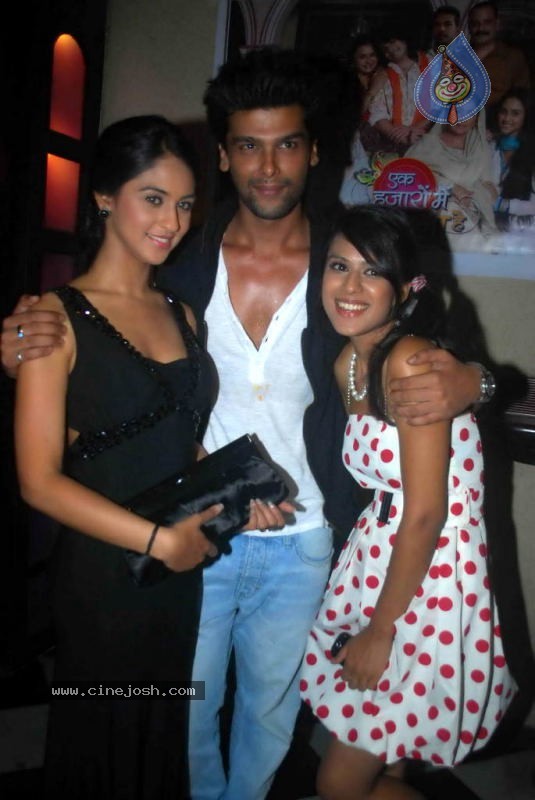 Celebs at Siddharth Malhotra Birthday Party - 18 / 39 photos