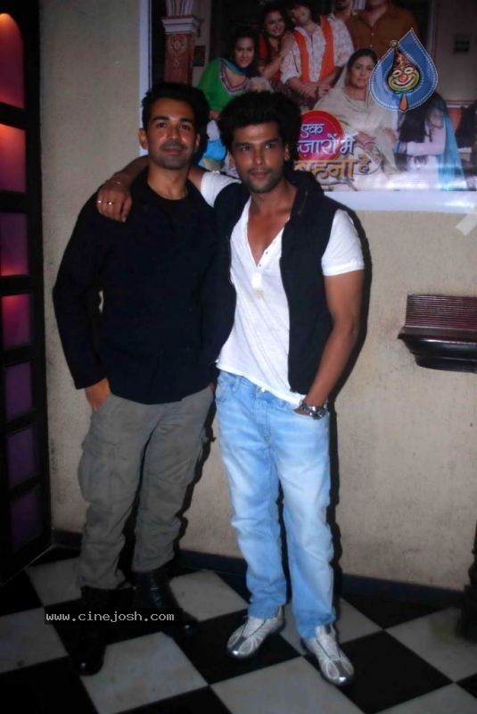 Celebs at Siddharth Malhotra Birthday Party - 32 / 39 photos