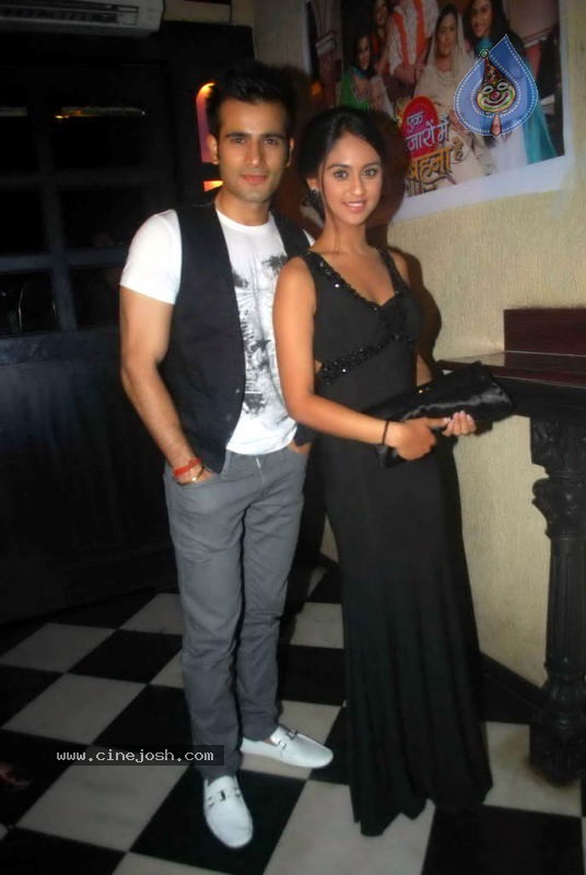 Celebs at Siddharth Malhotra Birthday Party - 37 / 39 photos