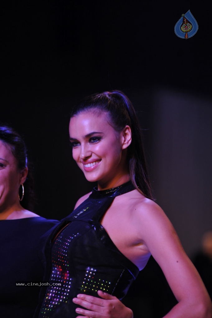 Celebs at Signature International Fashion Week 2013 - 22 / 132 photos