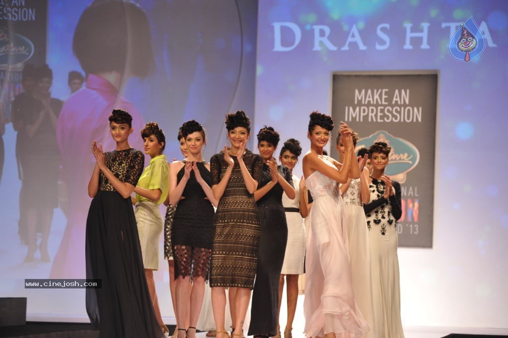 Celebs at Signature International Fashion Week 2013 - 34 / 132 photos
