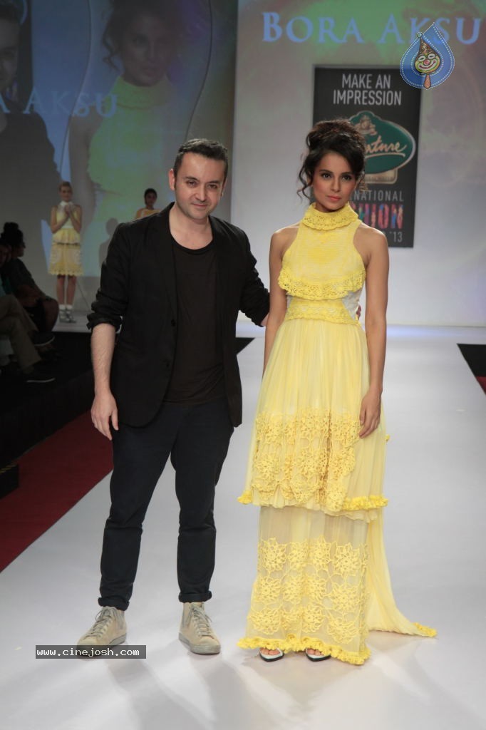 Celebs at Signature International Fashion Week 2013 - 61 / 132 photos