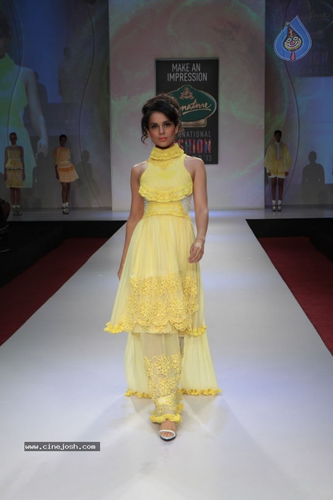 Celebs at Signature International Fashion Week 2013 - 65 / 132 photos