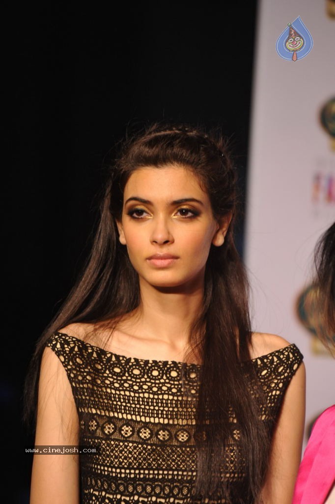 Celebs at Signature International Fashion Week 2013 - 82 / 132 photos
