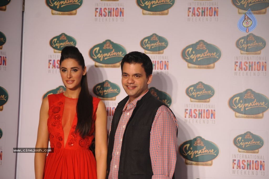 Celebs at Signature International Fashion Week 2013 - 89 / 132 photos