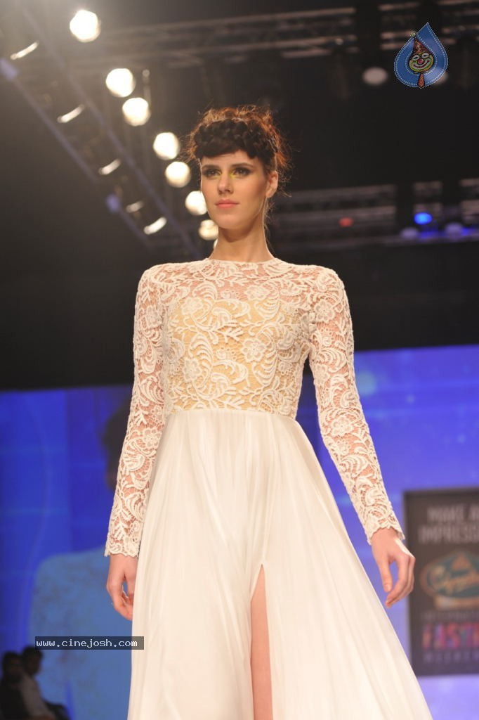 Celebs at Signature International Fashion Week 2013 - 100 / 132 photos