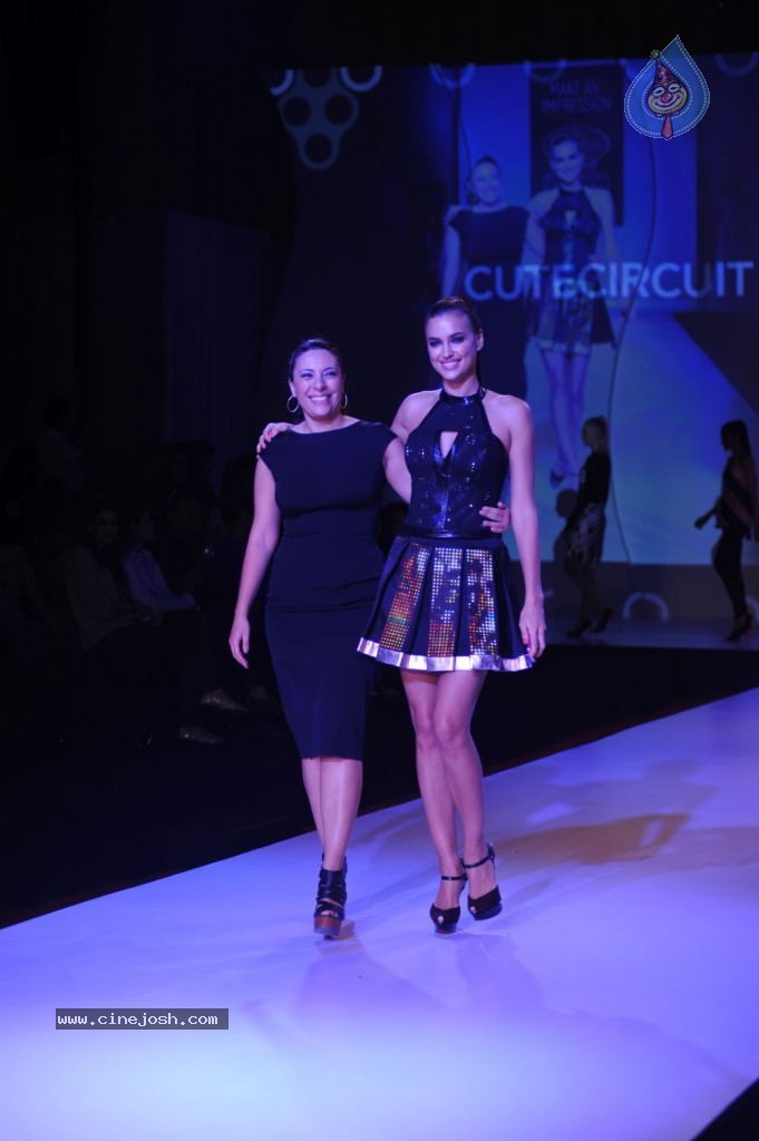 Celebs at Signature International Fashion Week 2013 - 105 / 132 photos