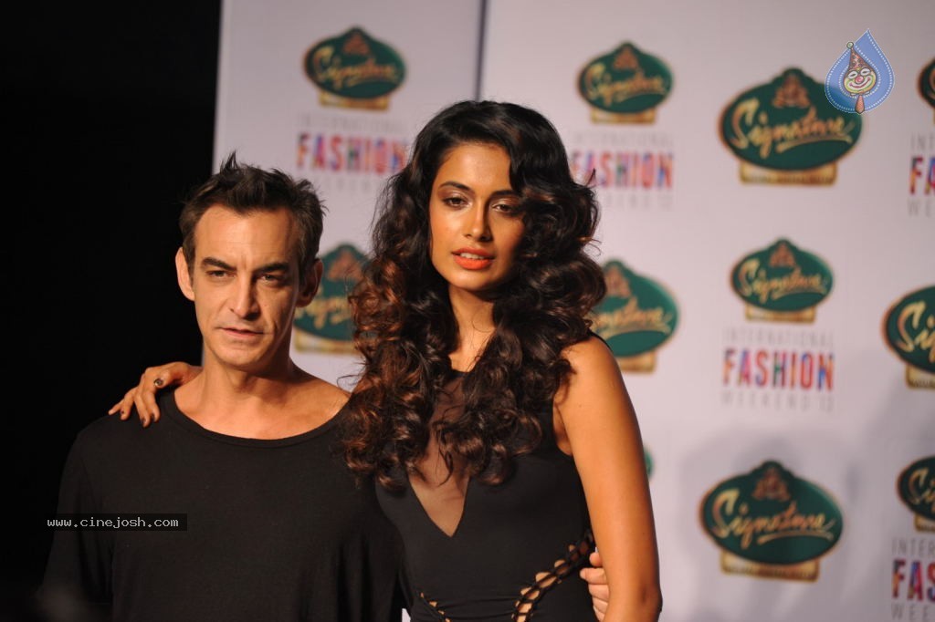 Celebs at Signature International Fashion Week 2013 - 116 / 132 photos
