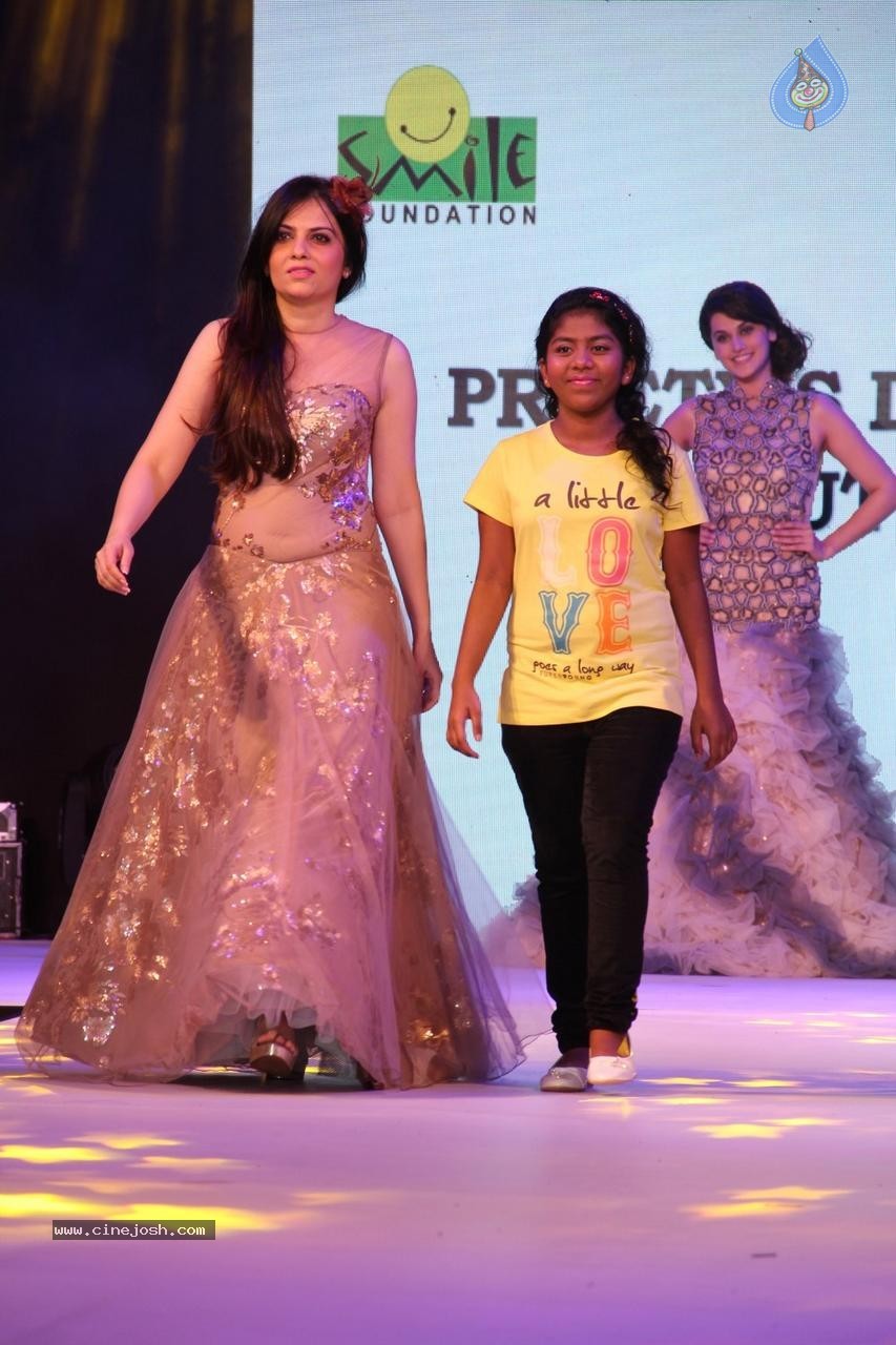 Celebs at Smile Foundation Ramp for Champs Show 01 - 47 / 98 photos