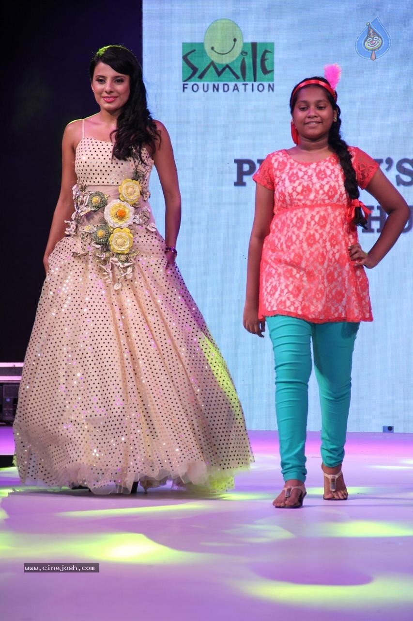 Celebs at Smile Foundation Ramp for Champs Show 01 - 50 / 98 photos