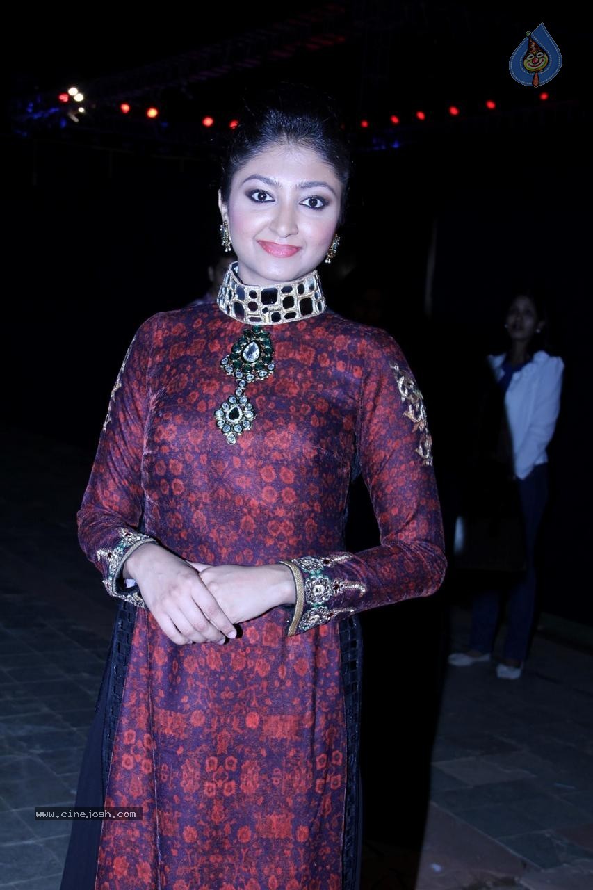 Celebs at Smile Foundation Ramp for Champs Show 02 - 6 / 98 photos