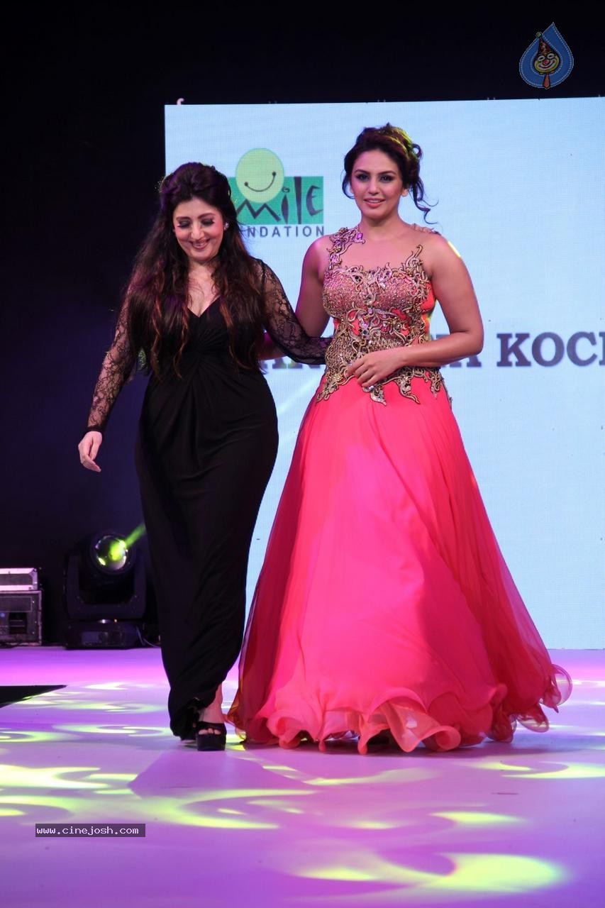 Celebs at Smile Foundation Ramp for Champs Show 02 - 12 / 98 photos