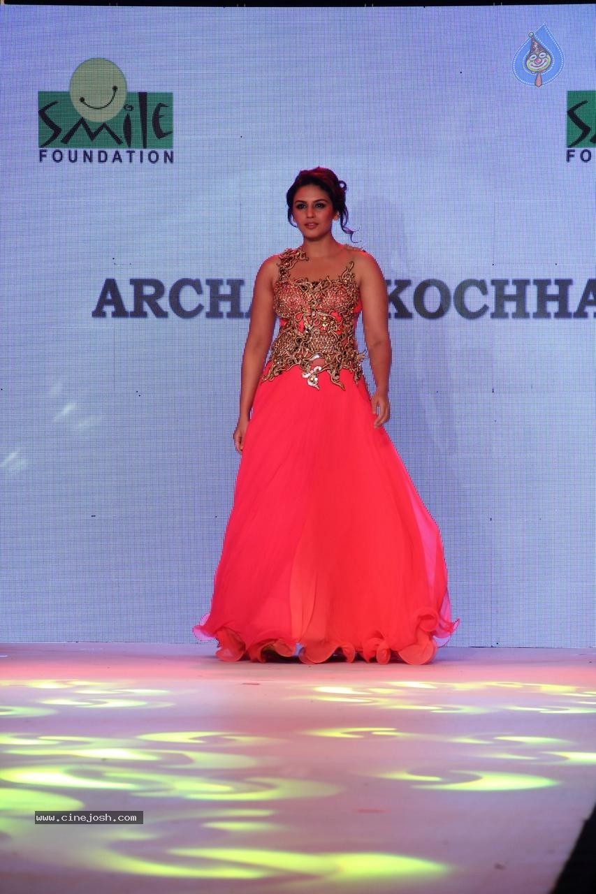 Celebs at Smile Foundation Ramp for Champs Show 02 - 31 / 98 photos