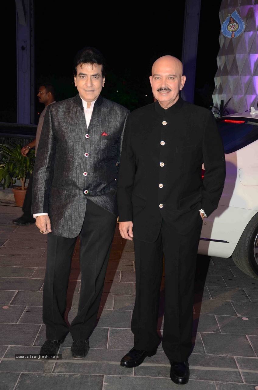 Celebs at Smita Thackeray Son Wedding Reception - 108 / 120 photos