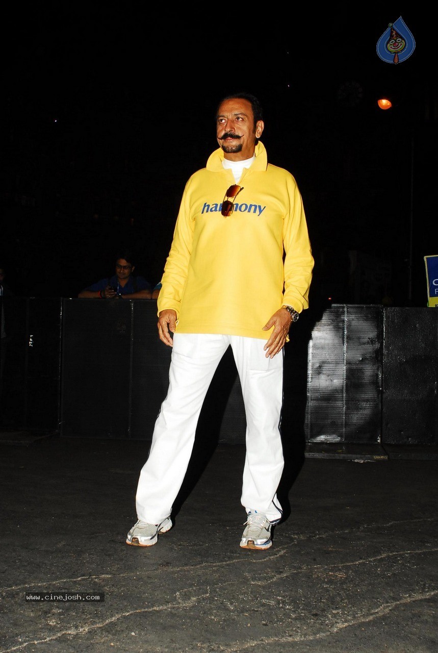 Celebs at Standard Chartered Mumbai Marathon 2015 - 11 / 60 photos