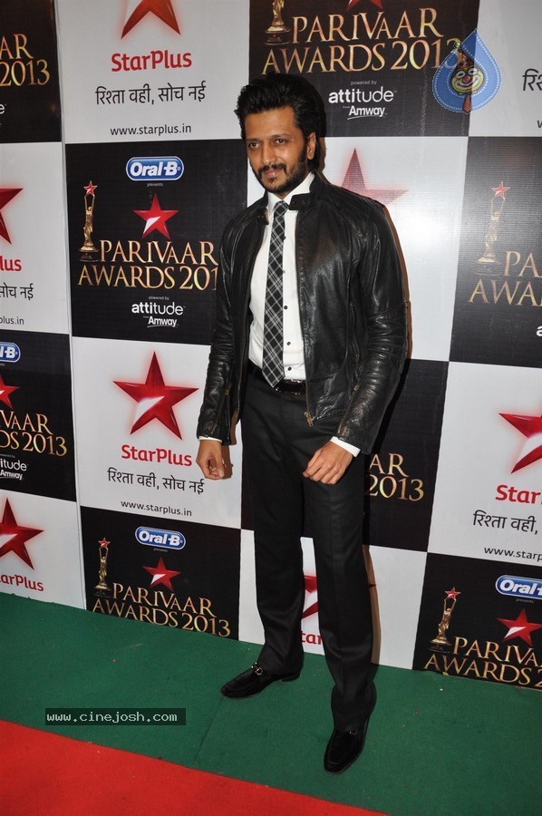 Celebs at Star Parivaar Awards 2013 - 136 / 161 photos
