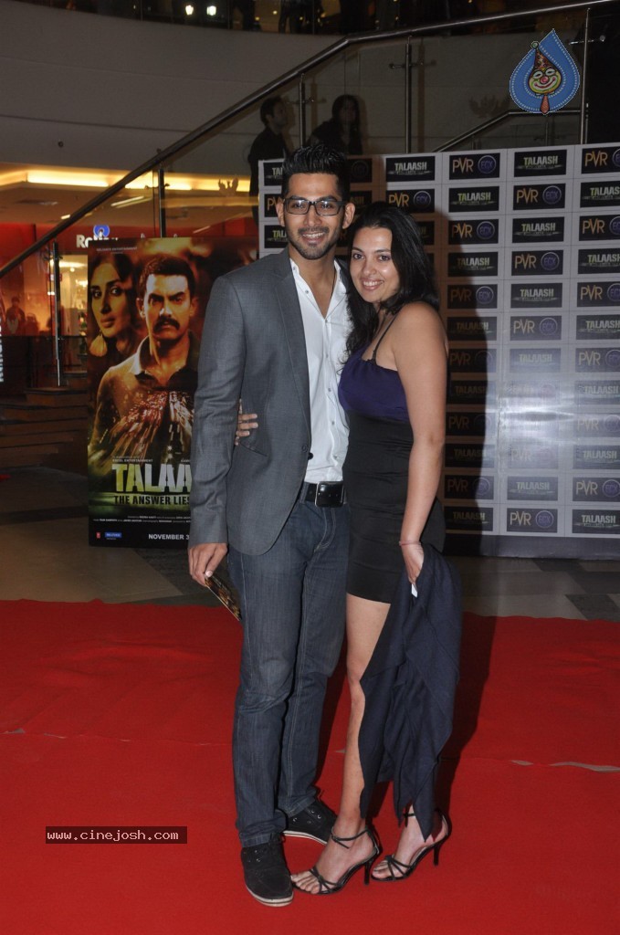 Celebs at Talaash Premiere - 1 / 59 photos