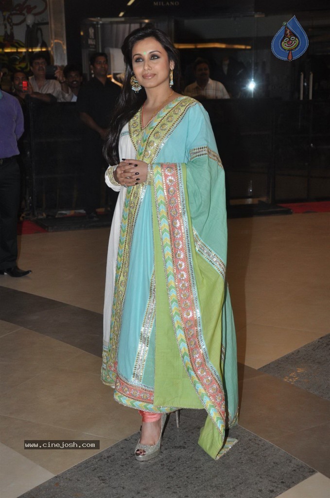 Celebs at Talaash Premiere - 2 / 59 photos