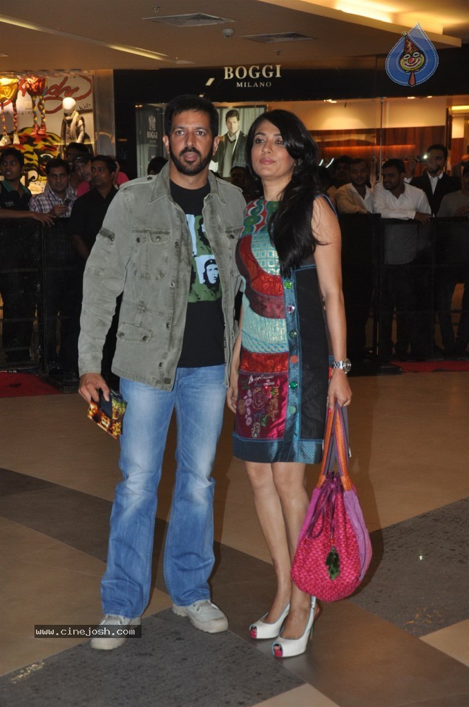 Celebs at Talaash Premiere - 9 / 59 photos