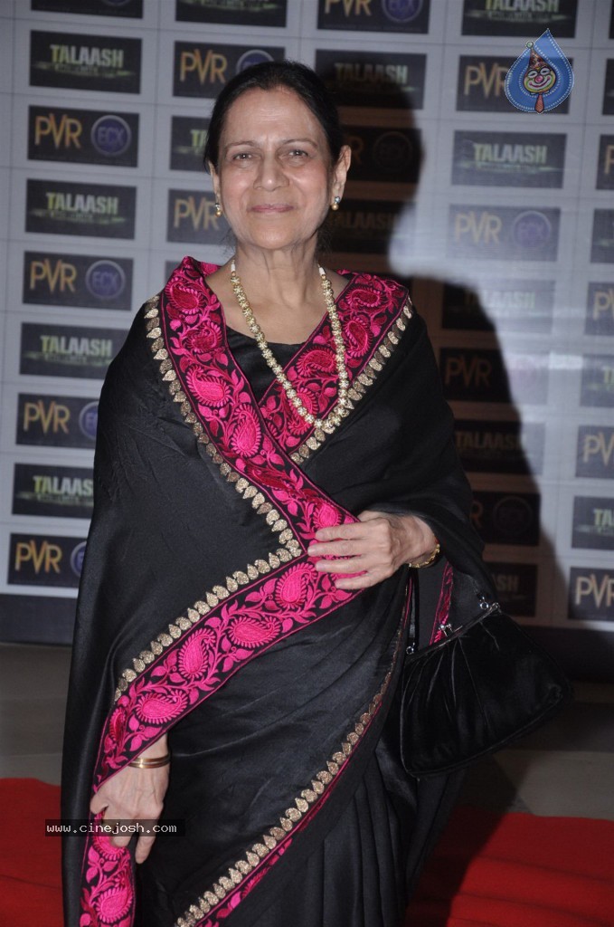 Celebs at Talaash Premiere - 26 / 59 photos