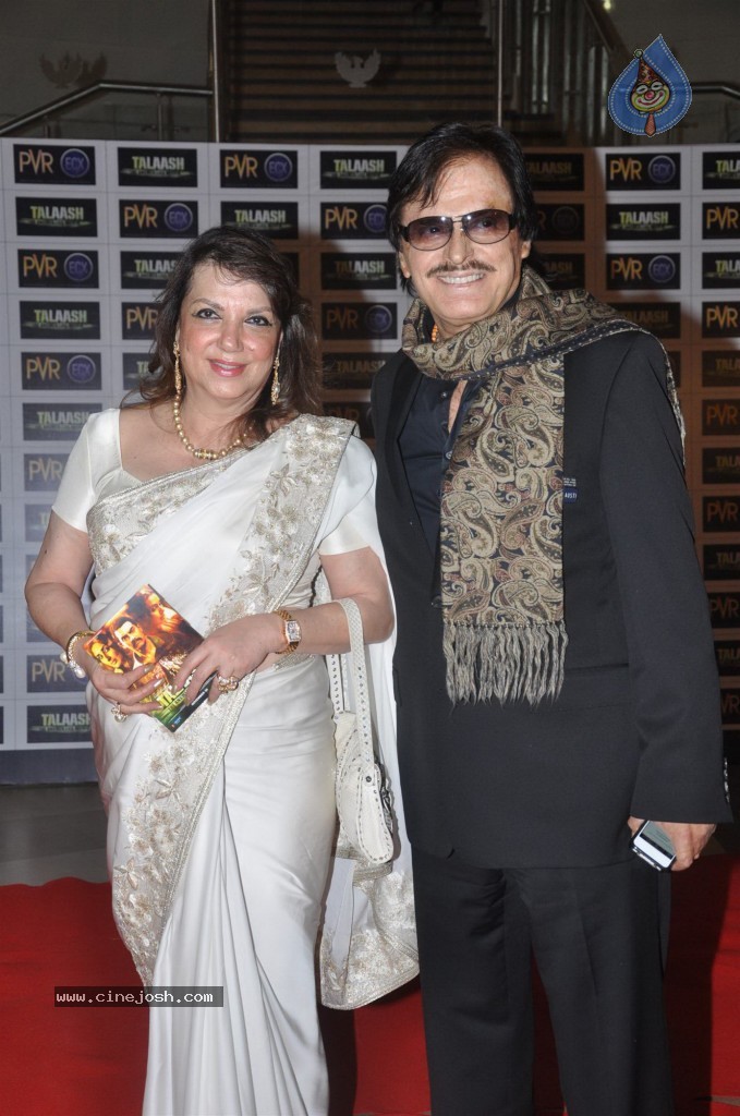 Celebs at Talaash Premiere - 28 / 59 photos