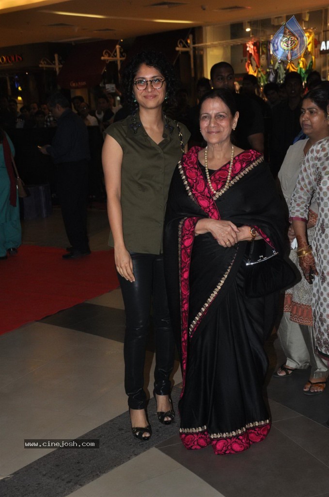 Celebs at Talaash Premiere - 52 / 59 photos