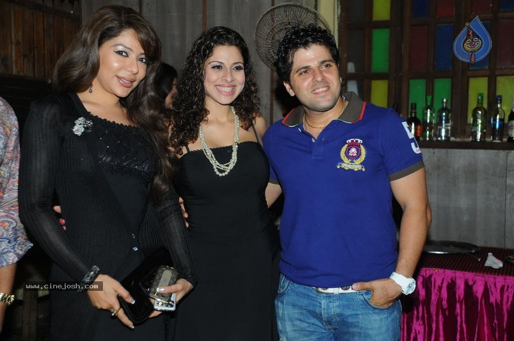 Celebs at Tannaz Irani Surprise Party - 18 / 30 photos