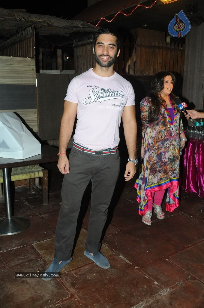 Celebs at Tannaz Irani Surprise Party - 22 / 30 photos
