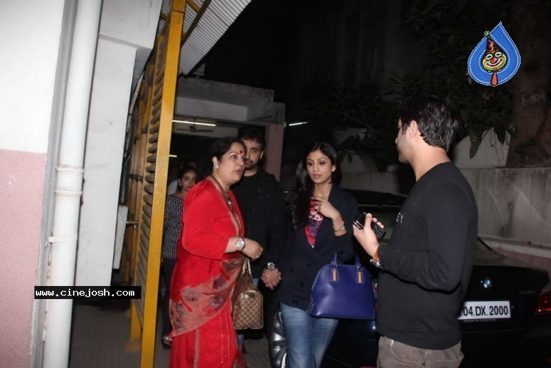 Celebs at Tanu Weds Manu Premiere Show - 39 / 42 photos
