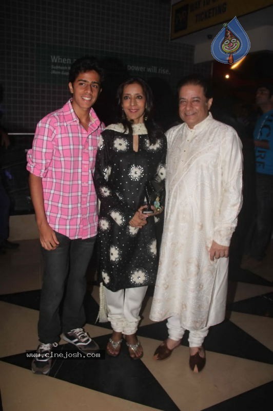 Celebs at Tere Mere Phere Premiere - 5 / 53 photos