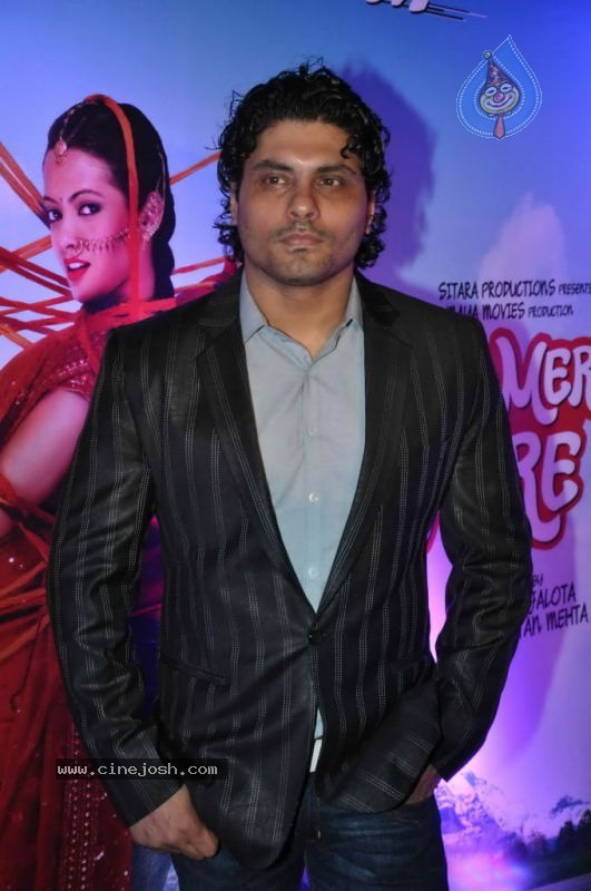 Celebs at Tere Mere Phere Premiere - 22 / 53 photos