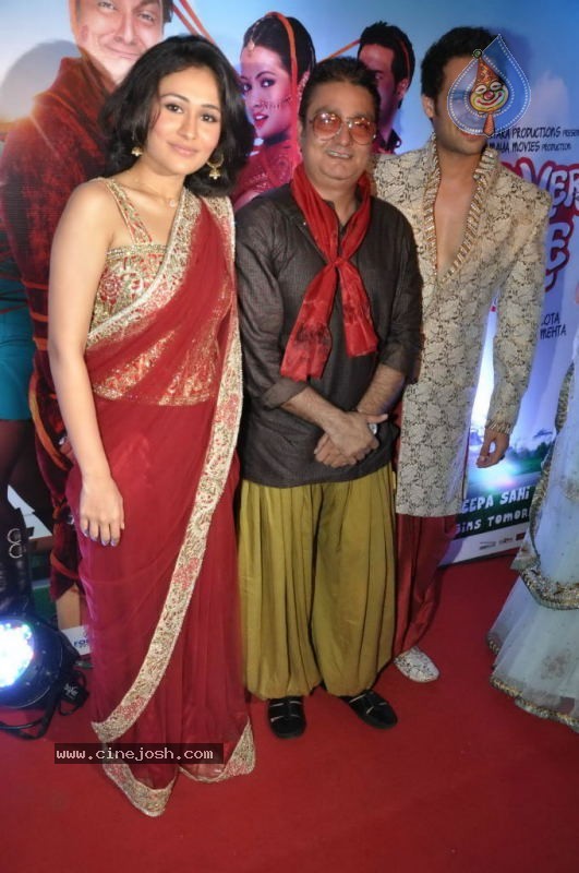 Celebs at Tere Mere Phere Premiere - 44 / 53 photos