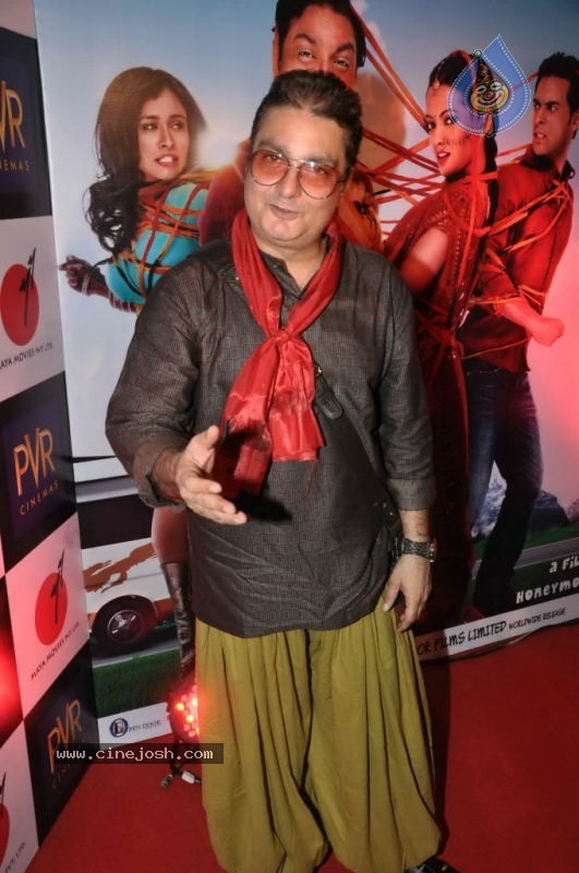 Celebs at Tere Mere Phere Premiere - 45 / 53 photos