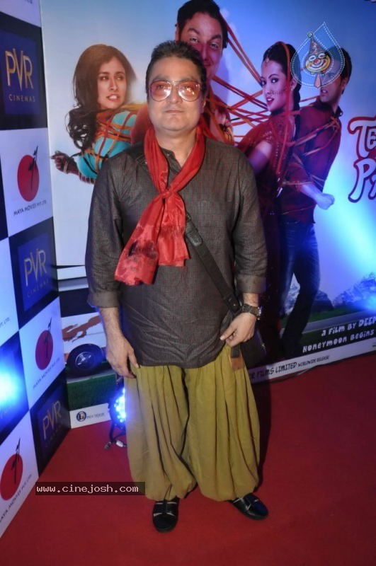 Celebs at Tere Mere Phere Premiere - 48 / 53 photos