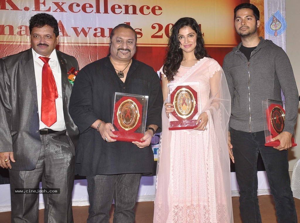 Celebs at the 10th Excellence National Awards 2014 - 23 / 72 photos