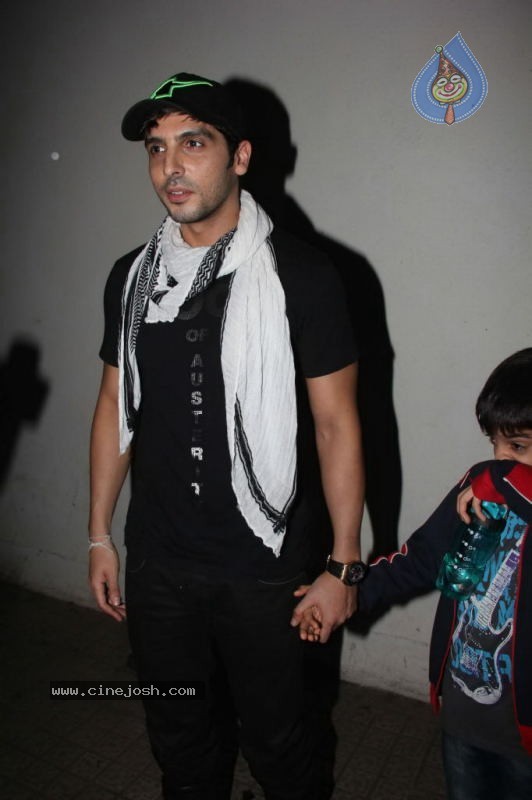 Celebs at The Premiere of Chillar Party - 26 / 42 photos