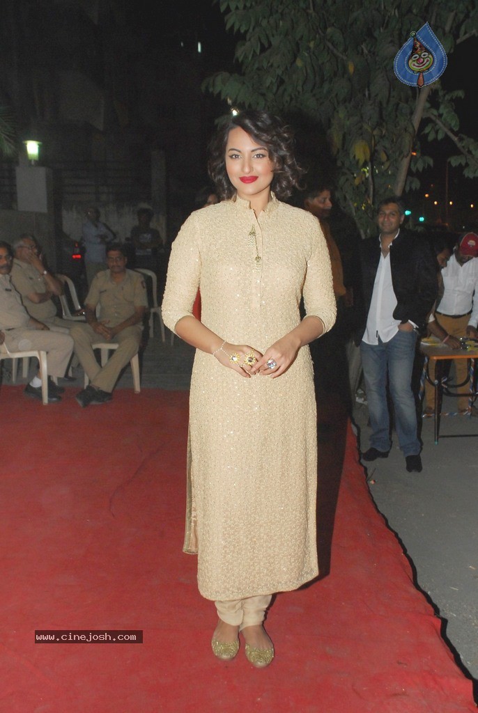 Celebs at Vikram Phadnis Krasaa Store Launch - 26 / 54 photos