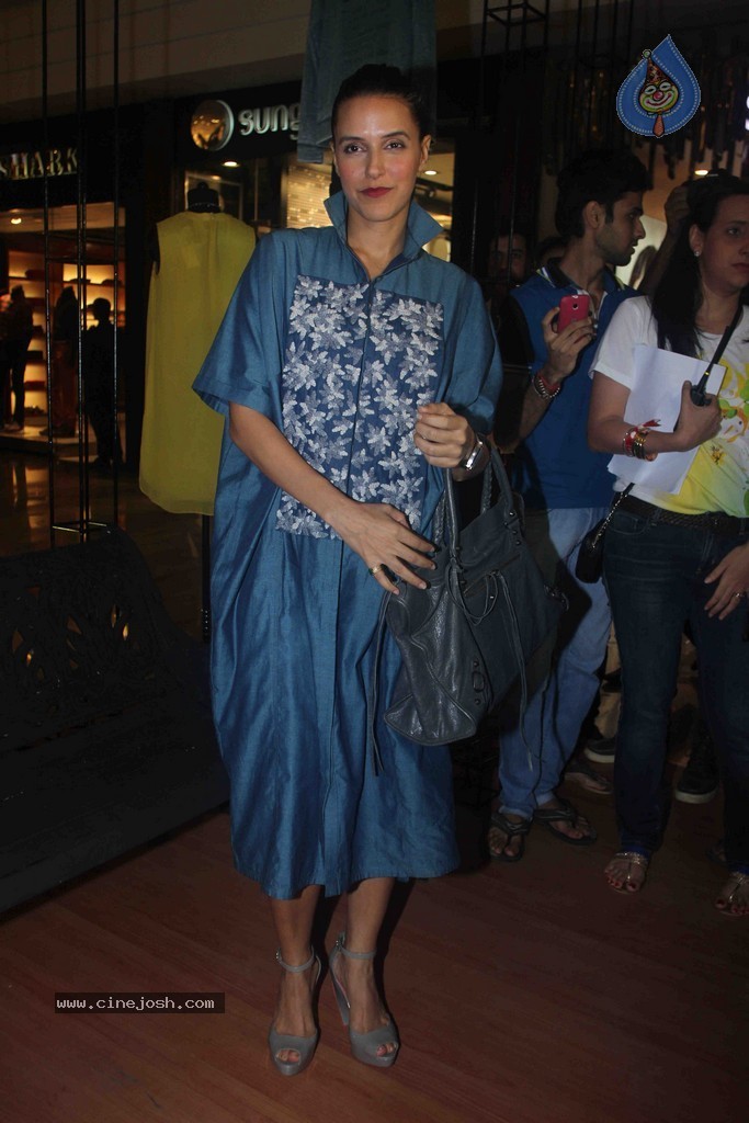 Celebs at Vogue Fashion Night Out 2014 - 25 / 26 photos