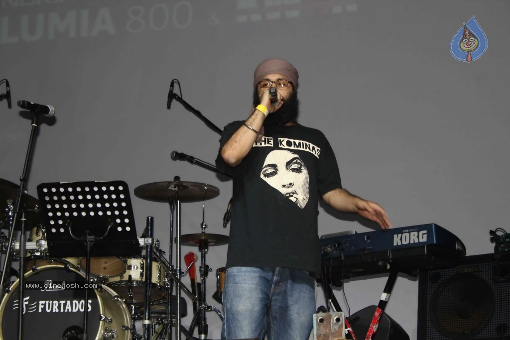 Celebs at W.E. Rock Concert - 2 / 45 photos