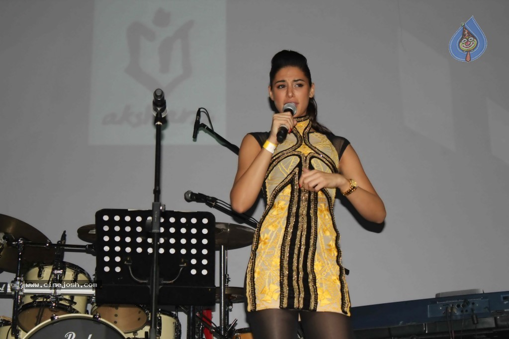 Celebs at W.E. Rock Concert - 21 / 45 photos